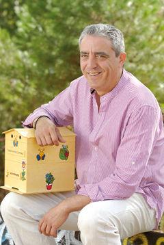 Jesús Manzano es profesor de apicultura y fundador de Ecocolmena